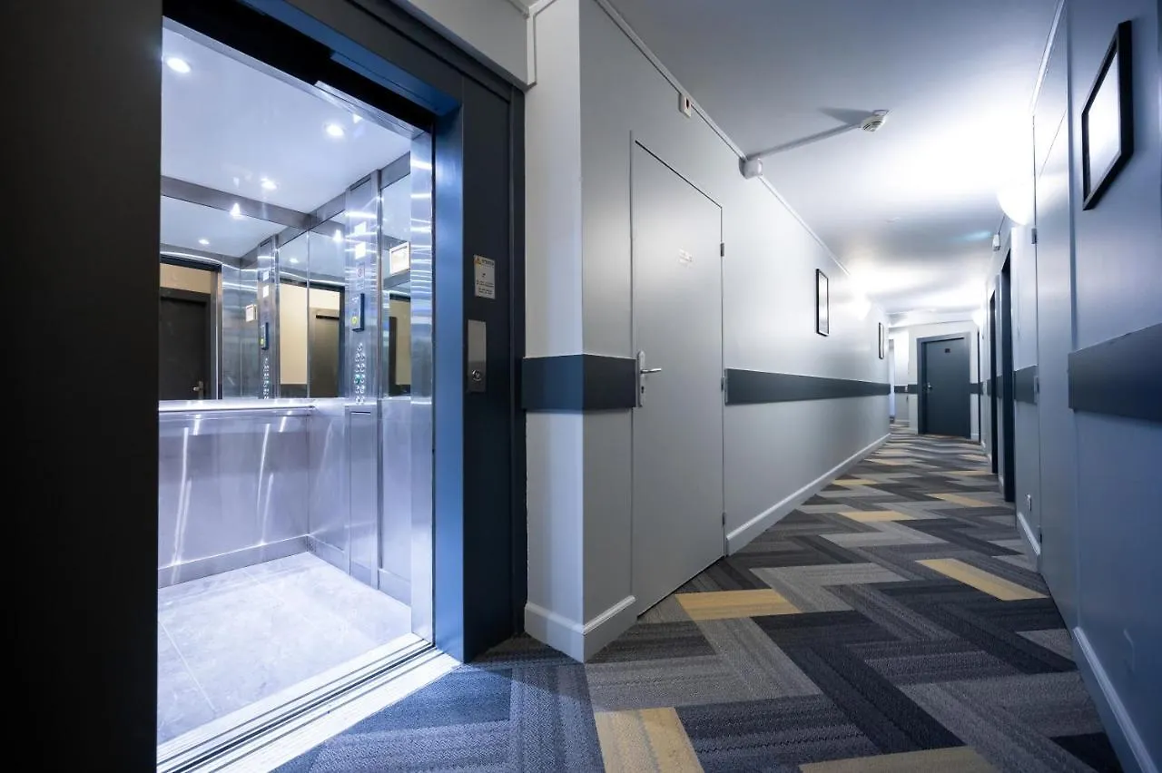 Staycity Aparthotels Paris Gare De L'Est 3*,