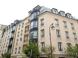 Staycity Aparthotels Paris Gare De L'Est 3*,