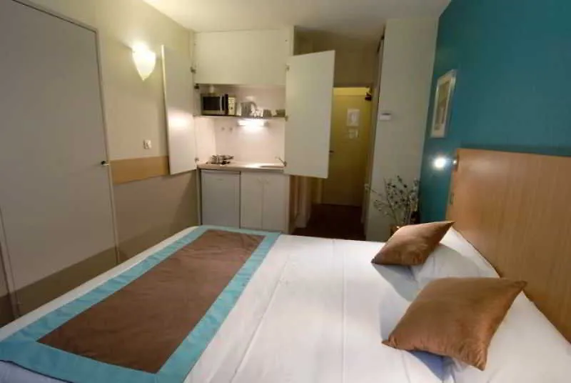 Staycity Aparthotels Paris Gare De L'Est 3*,  Франция